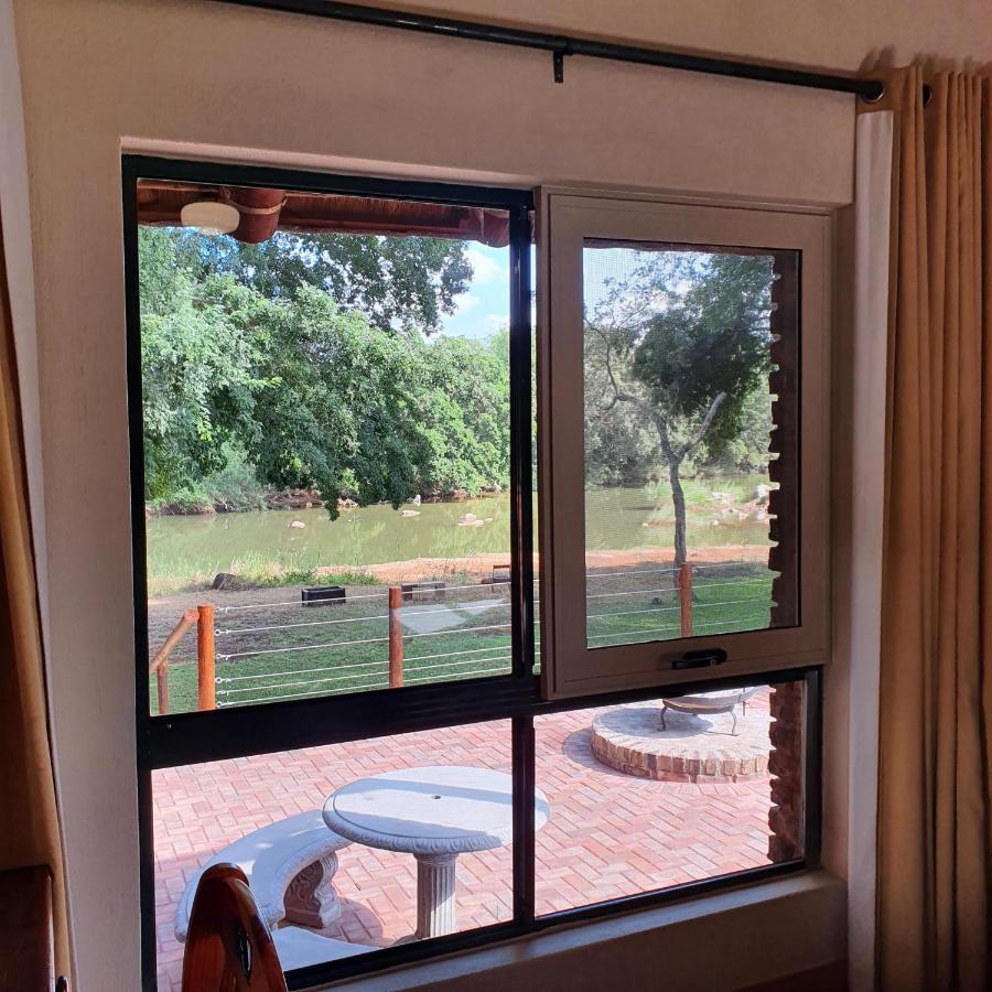 Ekuthuleni River Front Chalets Maruleng Buitenkant foto