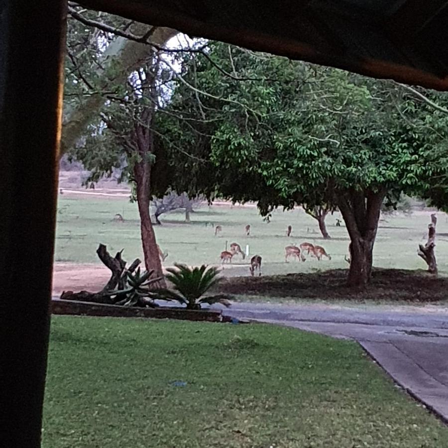 Ekuthuleni River Front Chalets Maruleng Buitenkant foto